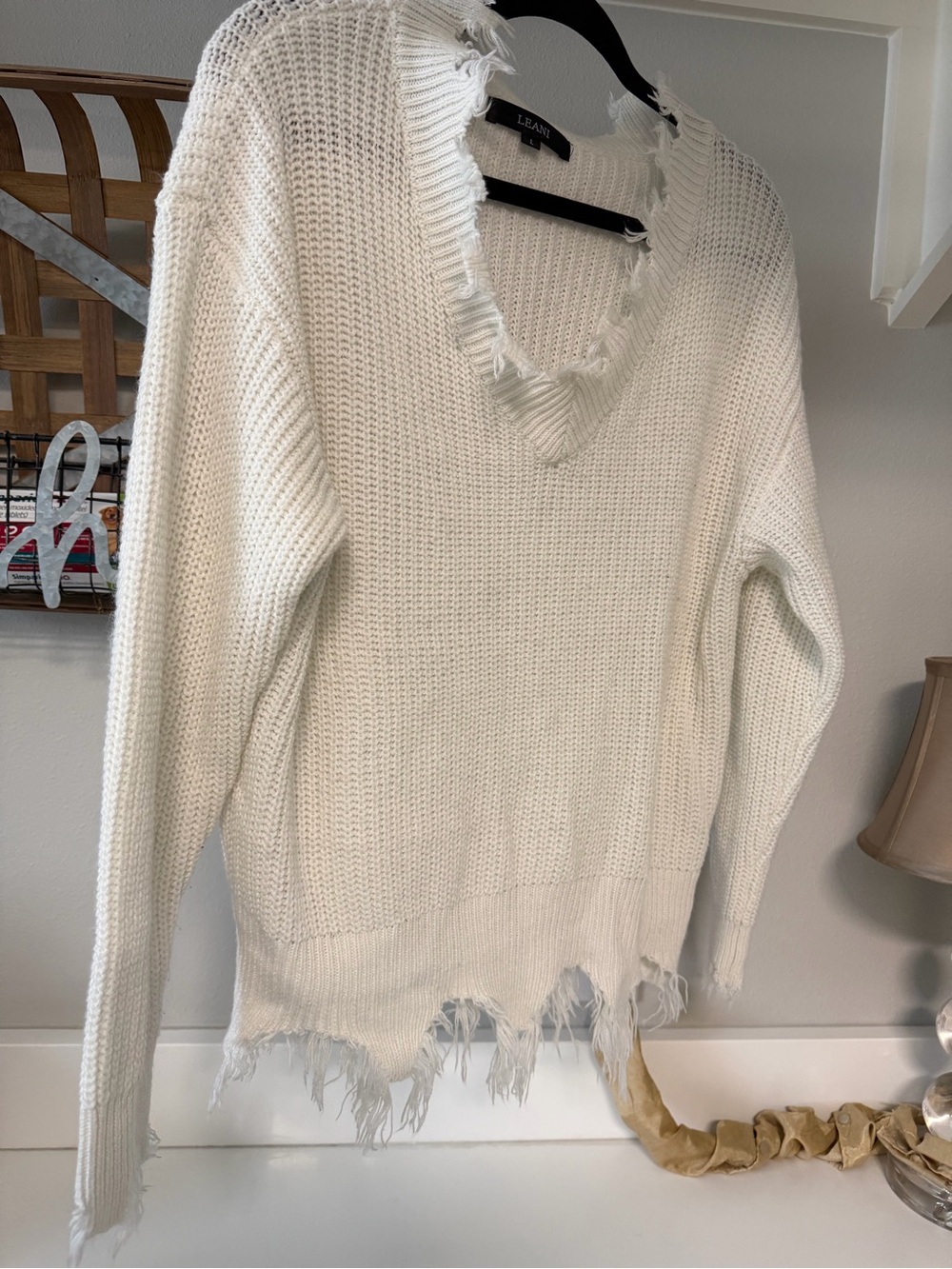 Lea I White Frayed V-Neck Knit Sweater